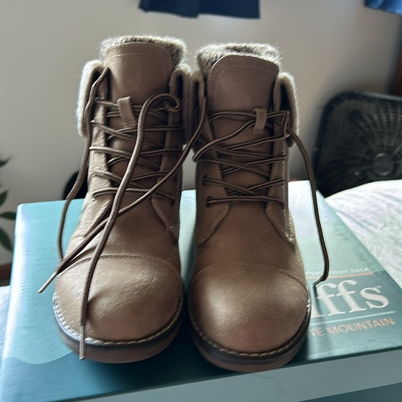 NEW IN BOX brown combat boots - Picture 2 of 6